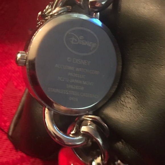 Snow White 75th Disney Anniversary watch - Picture 7 of 7